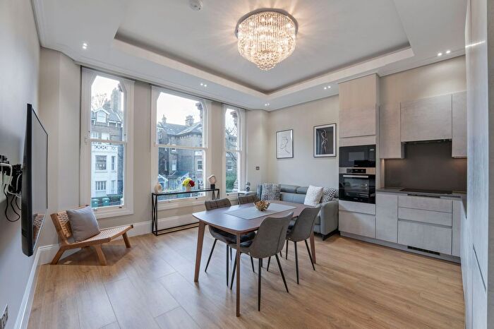 3 Bedroom Flat To Rent In Fitzjohns Avenue, London, NW3