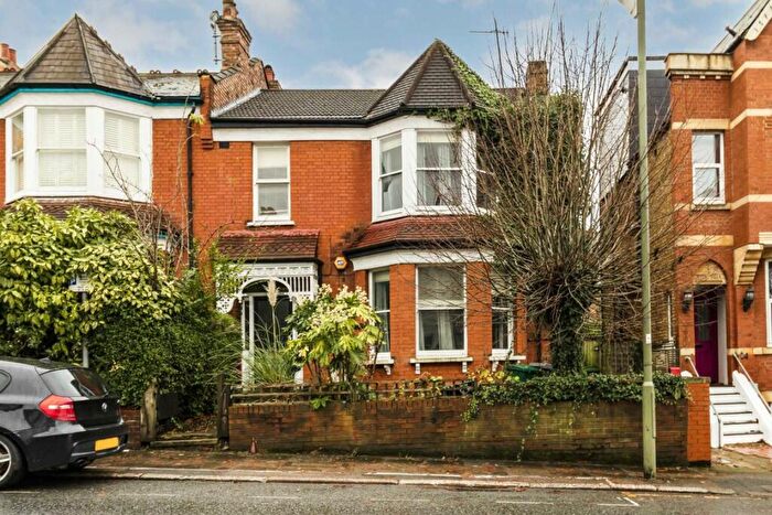 3 Bedroom Semi-Detached House To Rent In Dollis Road, Finchley, N3