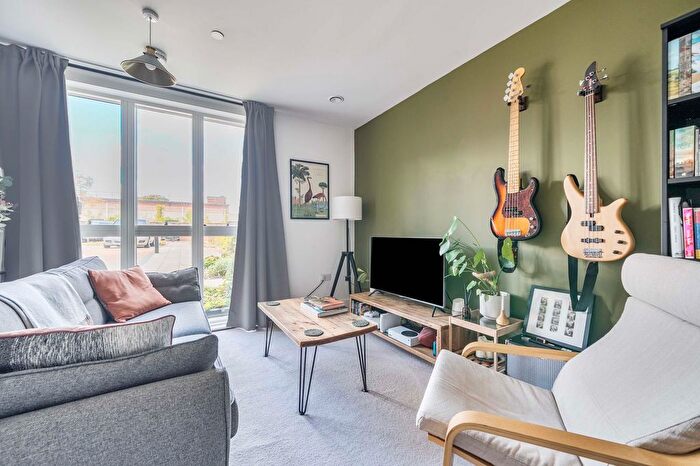 1 Bedroom Flat For Sale In Fellowes Rise, Winchester, SO22