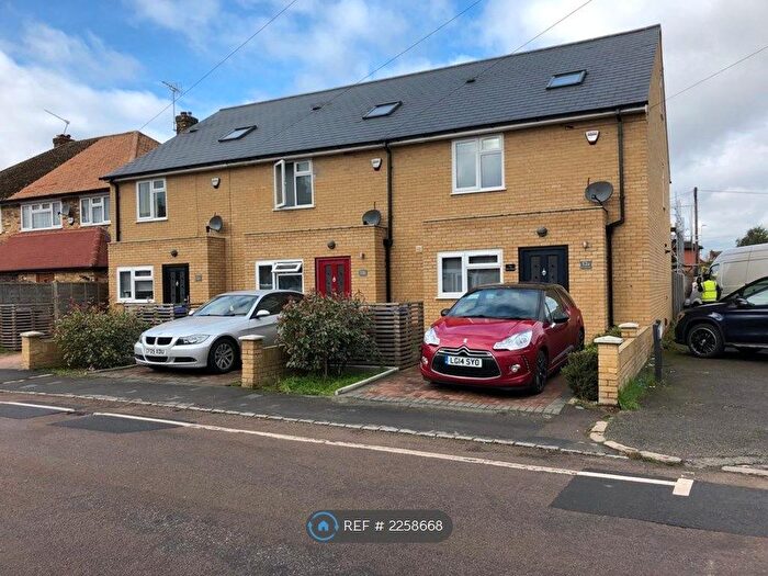 3 Bedroom End Of Terrace House To Rent In Newtown Road, South Bucks, UB9