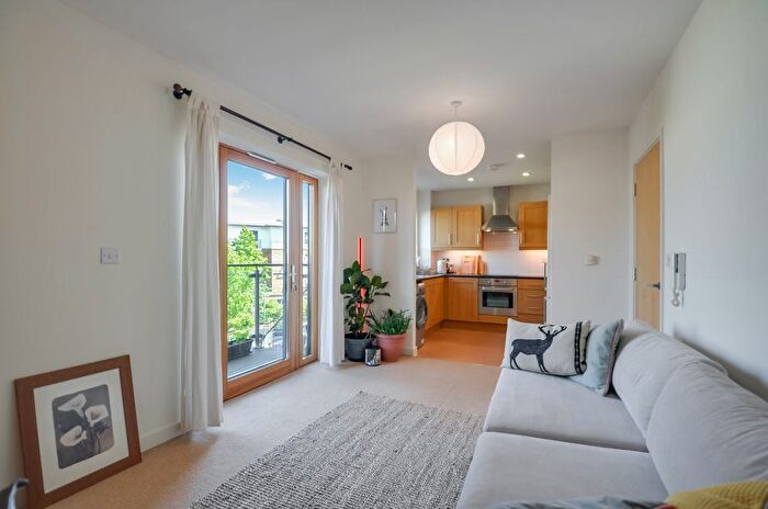 1 Bedroom Flat For Sale In Plough Close, London, NW10