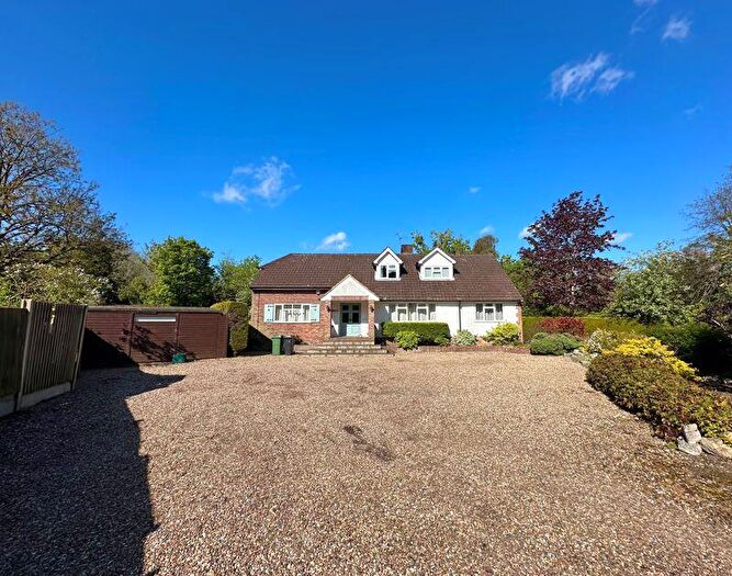 4 Bedroom Detached House For Sale In Burgh Heath Road, Epsom, KT17