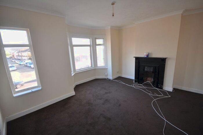 2 Bedroom Flat To Rent In Ampthill Road, Kempston, Bedford, MK42