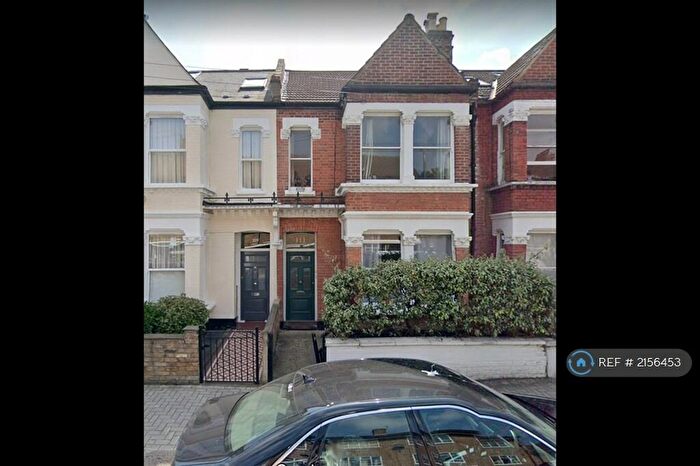 2 Bedroom Flat To Rent In Boundaries Road, London, SW12