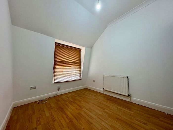 1 Bedroom Flat To Rent In Lea Bridge Road, Leyton, London, E10