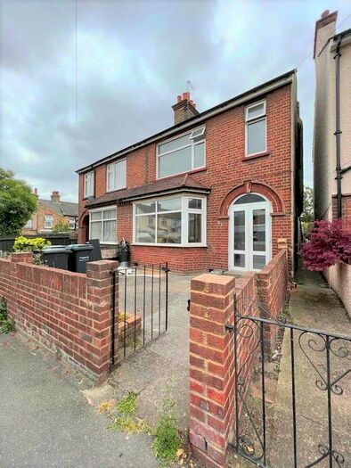 3 Bedroom Semi-Detached House To Rent In Devonshire Road, Gravesend, DA12