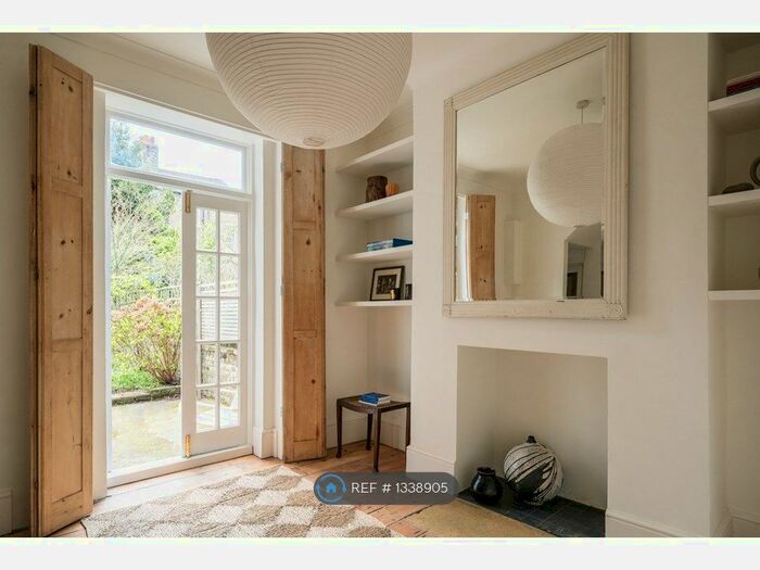 1 Bedroom Flat To Rent In Horton Road, London, E8