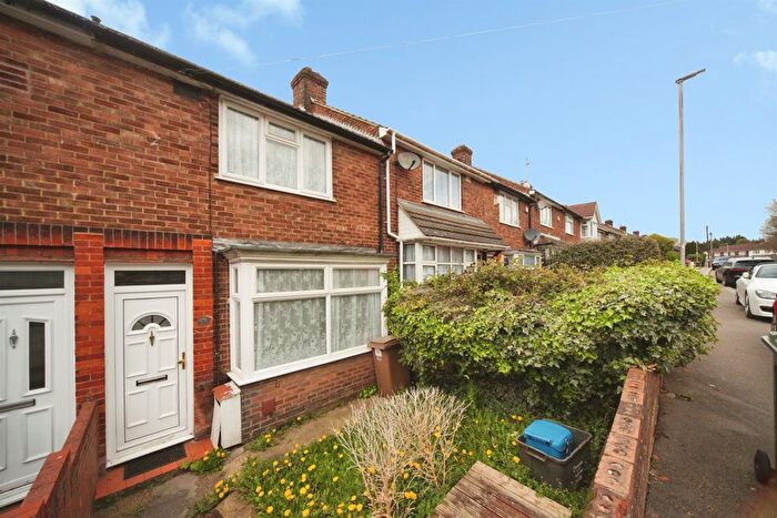 2 Bedroom Terraced House For Sale In Pomfret Avenue, Luton, LU2
