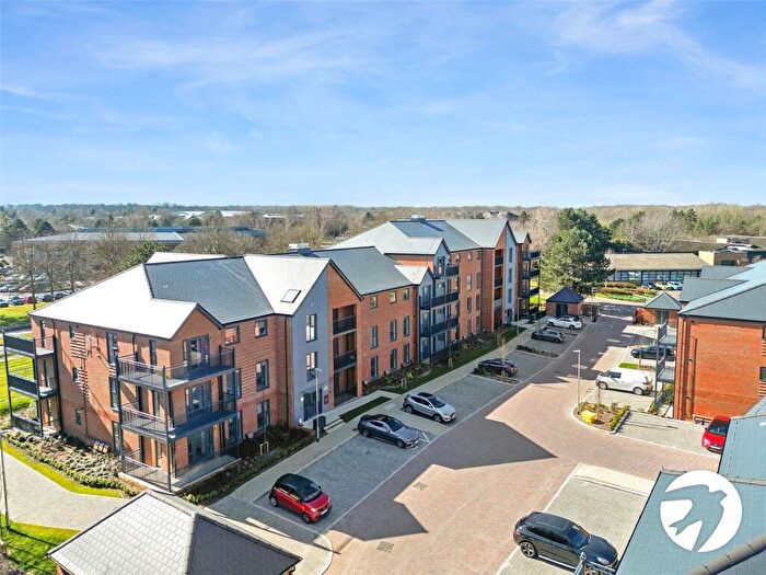 1 Bedroom Flat To Rent In Batesford Close, Kings Hill, West Malling, Kent, ME19