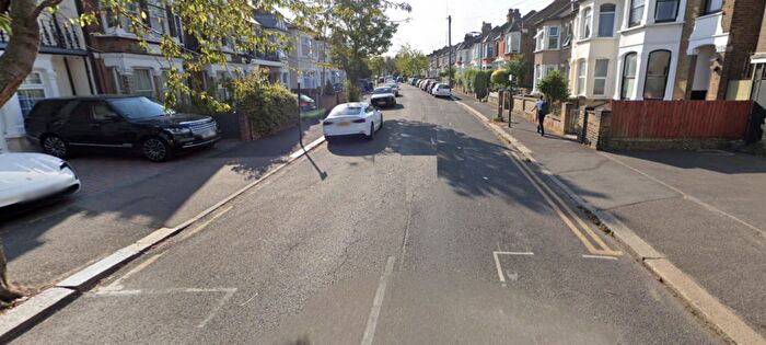 2 Bedroom Flat To Rent In Greenleaf Road, Walthamstow, London, E17