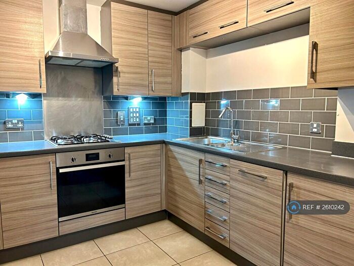 2 Bedroom Flat To Rent In Rosefield, London, N4