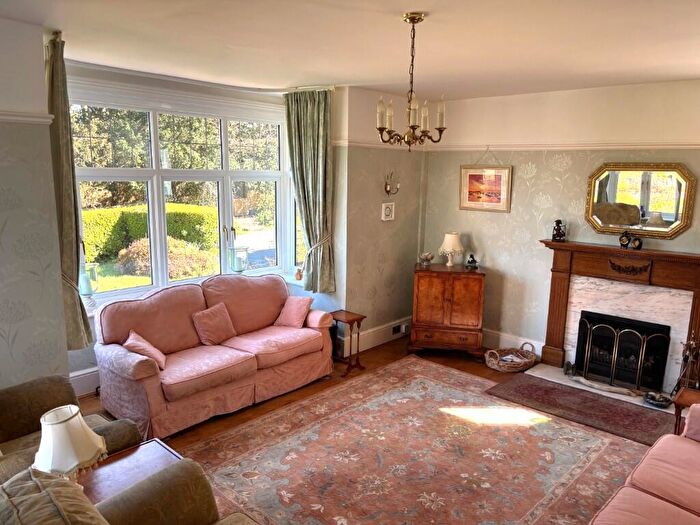 5 Bedroom Detached House For Sale In Ferry Road, BH19 - Photo 4