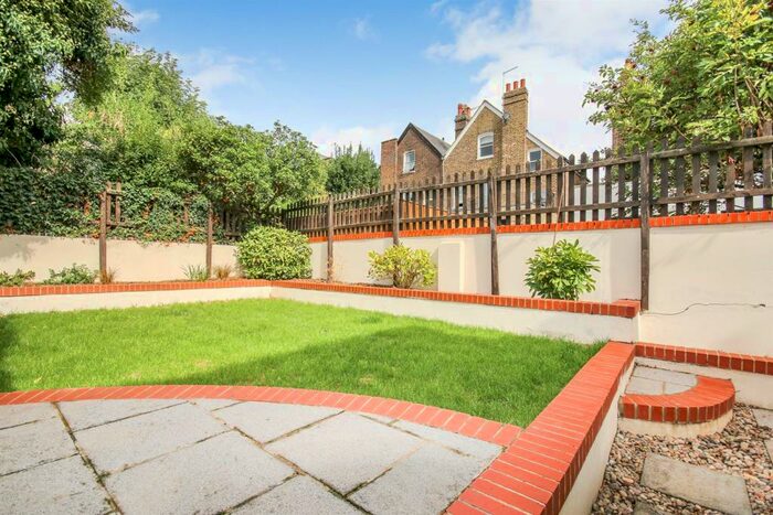 2 Bedroom Flat To Rent In Lorne Road, N4