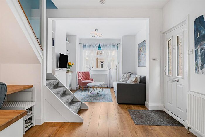 2 Bedroom Semi Detached House For Sale In Vicarage Road, Sutton, SM1