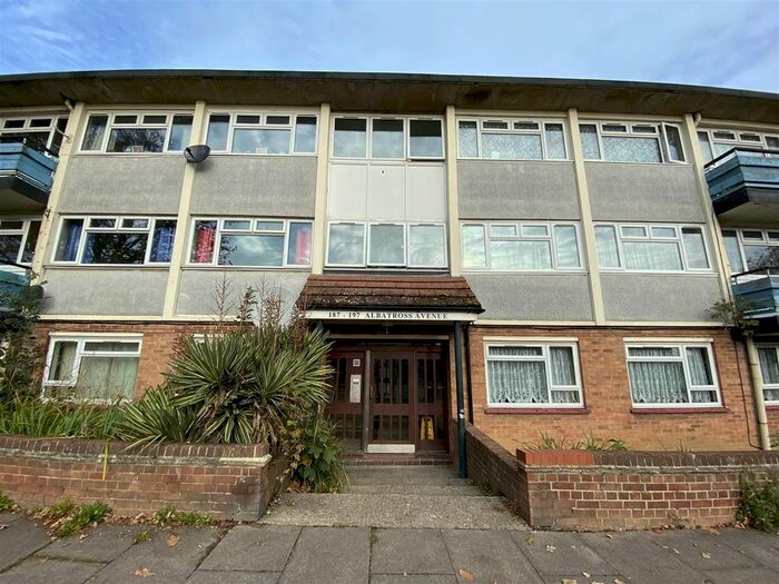 3 Bedroom Flat To Rent In Albatross Avenue, Rochester, ME2