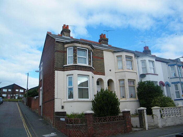 2 Bedroom House To Rent In Pelham Road, Cowes, PO31