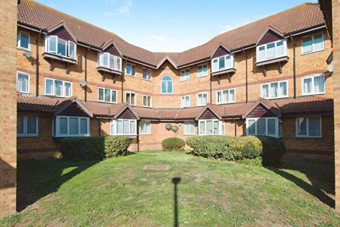 2 Bedroom Apartment For Sale In Columbus Square, Erith, DA8