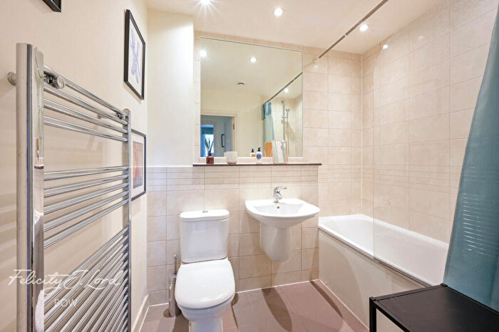 2 Bedroom Flat For Sale In Bow Road, London, E3