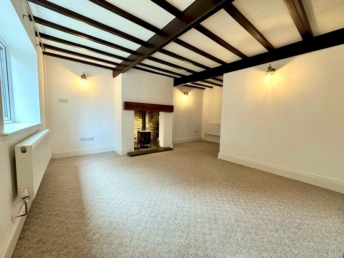 2 Bedroom Cottage To Rent In Womersley Place, Stanningley, LS28