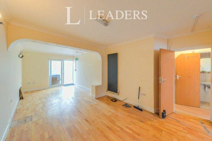 3 Bedroom Terraced House To Rent In Peters Avenue, AL2