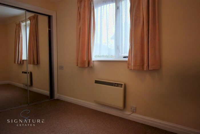 2 Bedroom Flat For Sale In Cotterells Hill, Hemel Hempstead, HP1