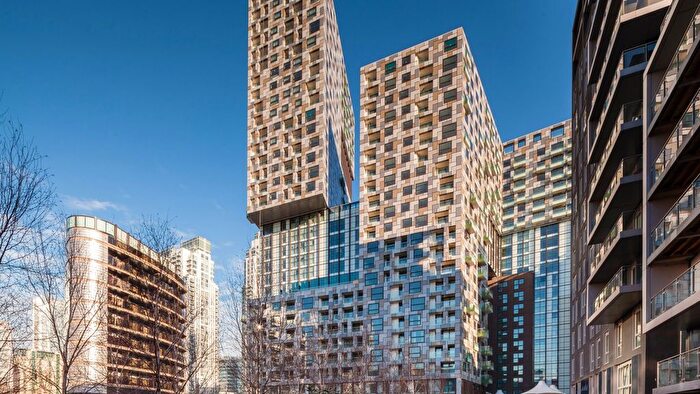 2 Bedroom Flat To Rent In Lincoln Plaza, London, E14