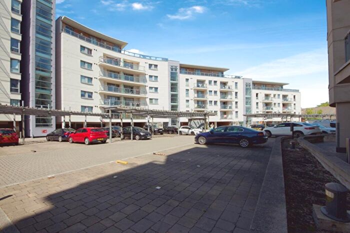 1 Bedroom Flat For Sale In Mercury Gardens, Romford, RM1