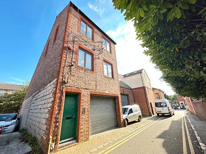 Studio To Rent In Windsor Walk, Luton, Bedfordshire, LU1