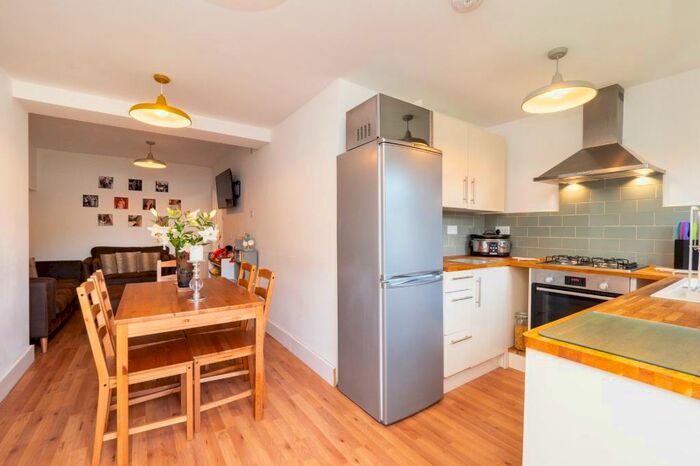 4 Bedroom Property To Rent In Shap Crescent, Carshalton, SM5