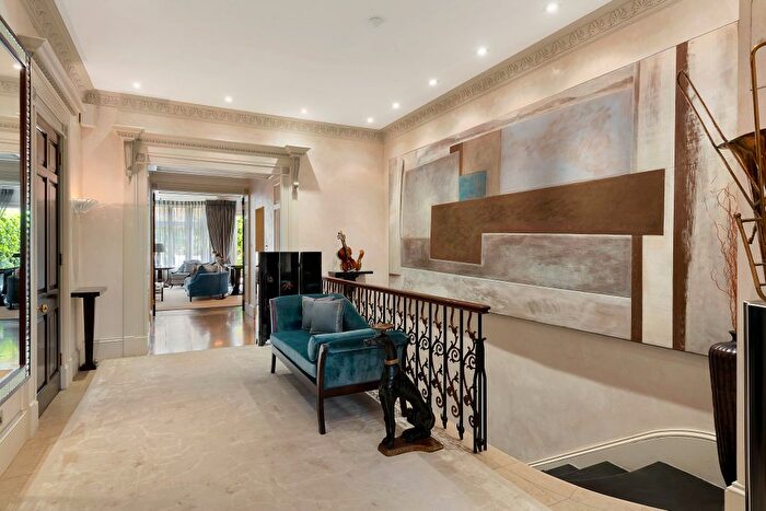 2 Bedroom Flat For Sale In Cadogan Place, London, London, SW1X