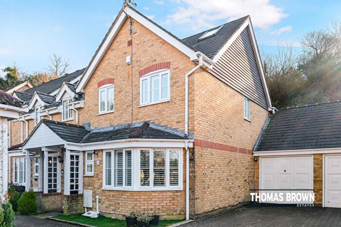 3 Bedroom End Of Terrace House For Sale In Foxwood Grove, Pratts Bottom, Orpington, BR6