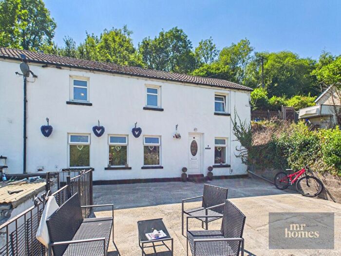 4 Bedroom Semi-Detached House For Sale In Castle Terrace, Troedyrhiw, Merthyr Tydfil, CF48
