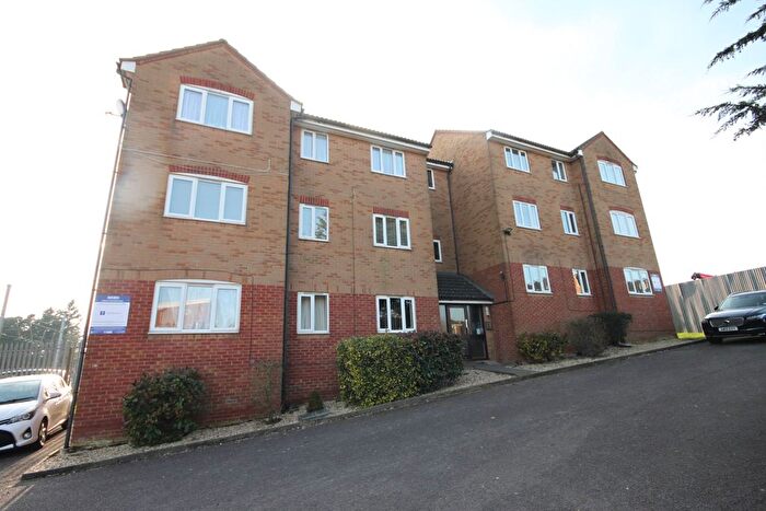2 Bedroom Flat To Rent In Hewlett Road, Leagrave, Luton, LU3