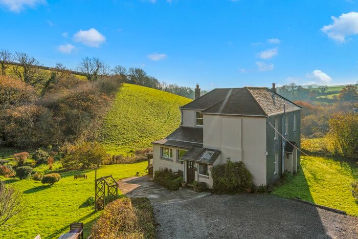 4 Bedroom Farmhouse For Sale In Avonwick, South Brent, TQ10