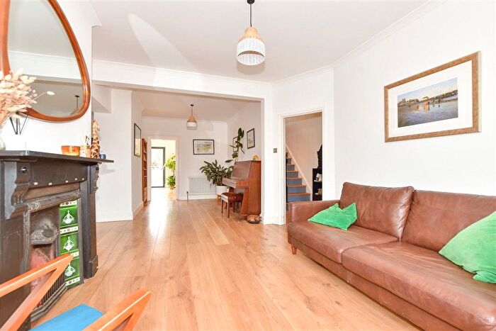 4 Bedroom Semi-Detached House For Sale In Kings Avenue, Ramsgate, Kent, CT12