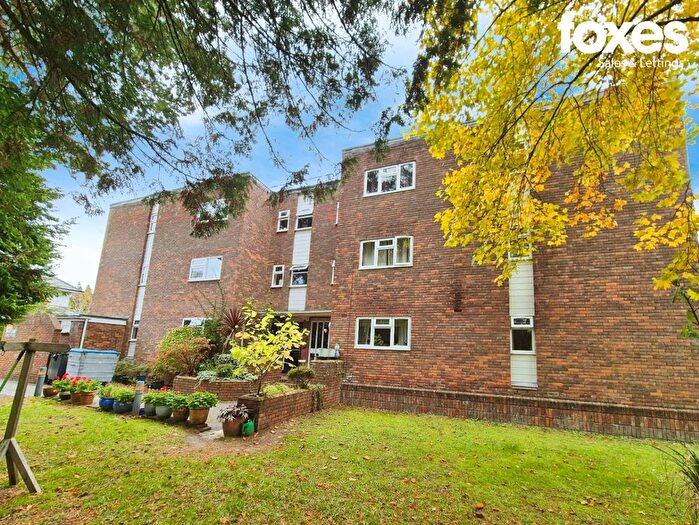 2 Bedroom Flat To Rent In Moat Court, Branksome Wood Road, Bournemouth, Dorset, BH4