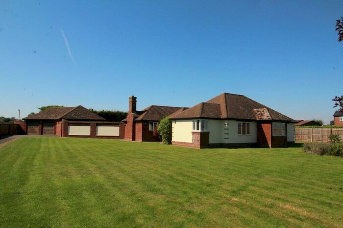 5 Bedroom Bungalow To Rent In Great Tey Road, Little Tey, Colchester, CO6