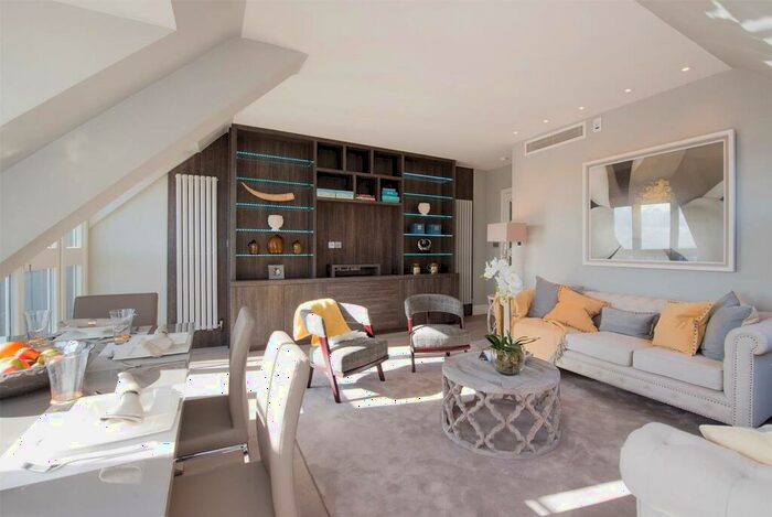 3 Bedroom Apartment To Rent In Lyndhurst Road, Hampstead, NW3