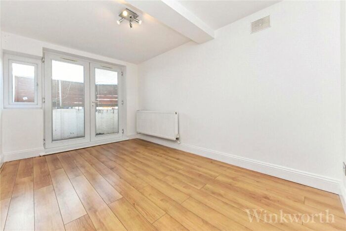 2 Bedroom Apartment To Rent In Wellington Close, London, SE14