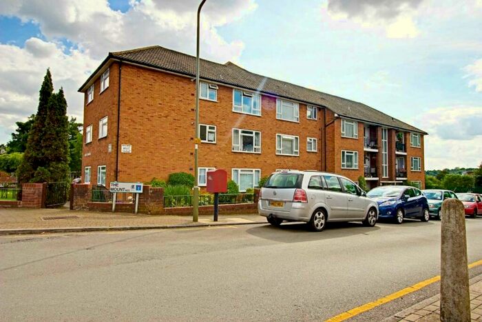 3 Bedroom Flat To Rent In South Mount, High Road, N20