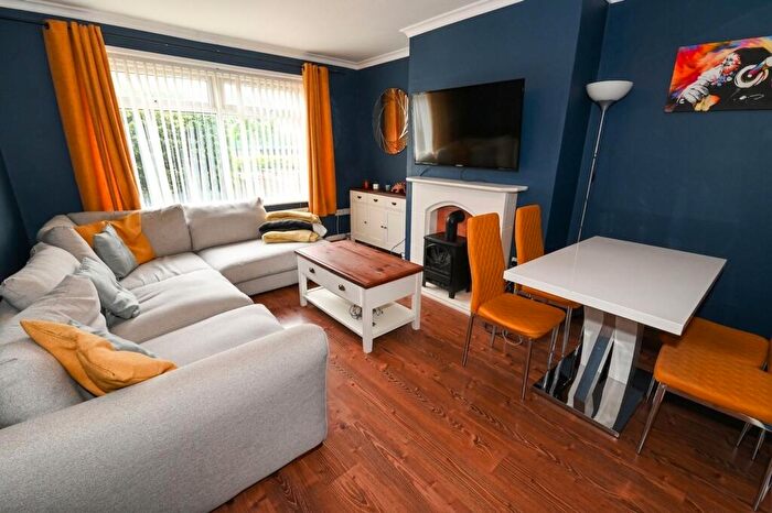 3 Bedroom Semi-Detached House For Sale In Littleton Road, Salford, M7