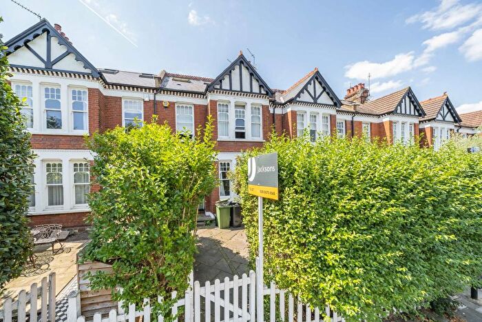 3 Bedroom Flat To Rent In Salford Road, Balham, SW2