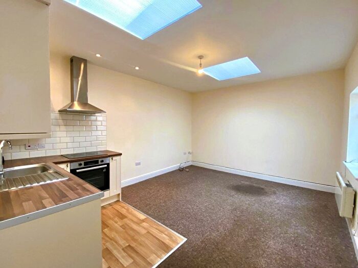 2 Bedroom Flat To Rent In High Street, Dulverton, TA22