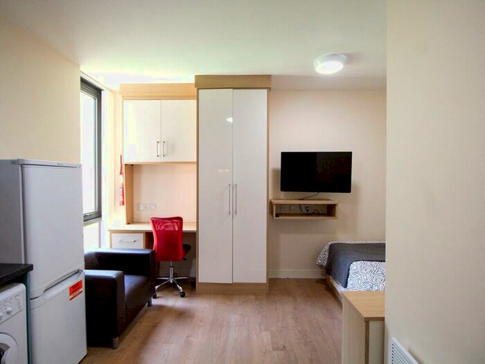 Studio To Rent In Lofthouse Place, Leeds, West Yorkshire, LS2