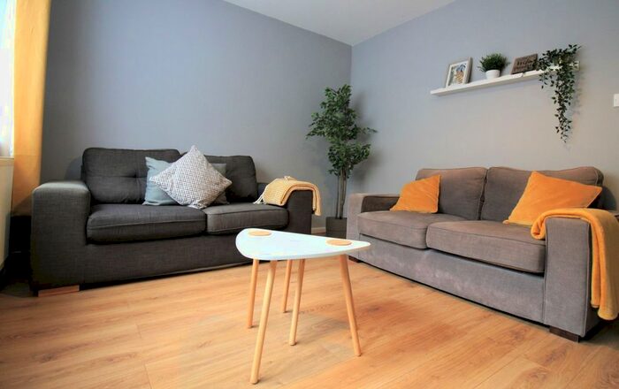 3 Bedroom Flat To Rent In Hamilton Place, Newcastle Upon Tyne, NE4