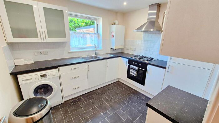 2 Bedroom Flat To Rent In Woodlands Road, Isleworth, TW7