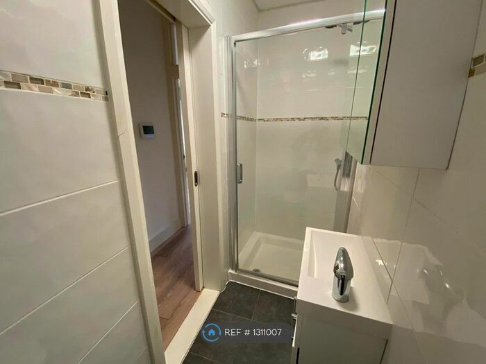 Studio To Rent In New Cross Road, London SE14