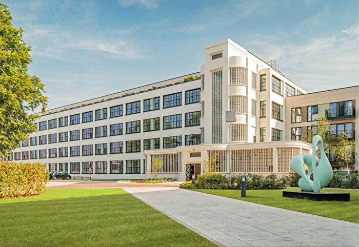 1 Bedroom Flat For Sale In Cranton Avenue, Hayes, UB3