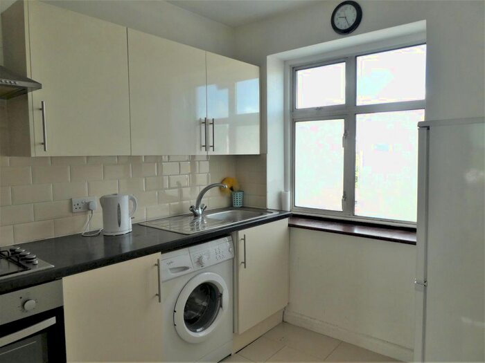 1 Bedroom Flat To Rent In Eastern Avenue, Ilford IG2
