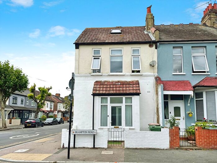 4 Bedroom End Of Terrace House To Rent In Brampton Road, London, E6